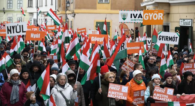 Elképesztő a tömeg Győrben, friss fotók az országjárásról