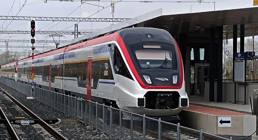 Új kínai szupervonatokat tesztelnek magyarországi vasútvonalakon