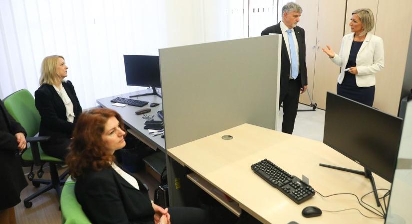 Gördülékenyebbé válik az ügyintézés - Gépjármű Ügyintézési Pont nyílt Szombathelyen