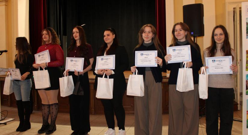 A Mária Rádió jubileumi rajzversenyének ünnepélyes díjkiosztója képeken