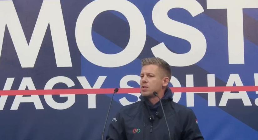 Magyar Péter a 444-nek: Az ötvenes éveket idézi a kémbotránnyal a kormány