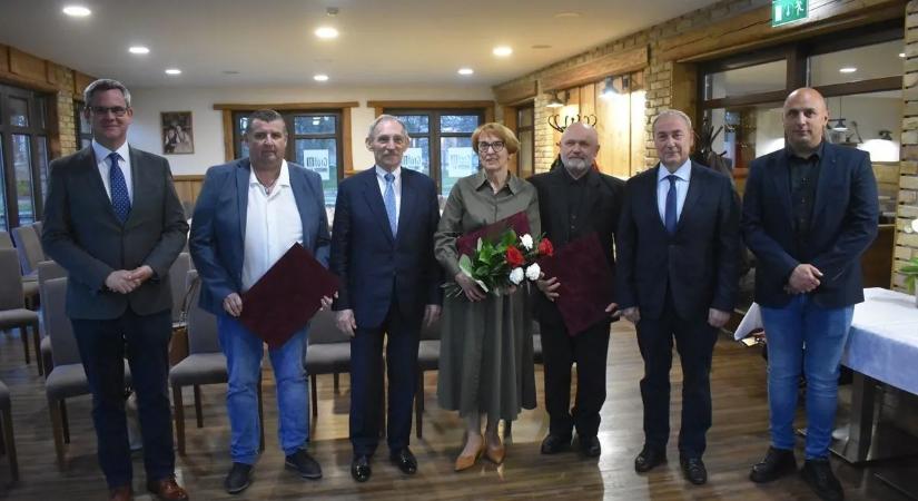Pintér Sándor elismeréseket nyújtott át a példaértékű orvosi hivatás képviselőinek Pápán