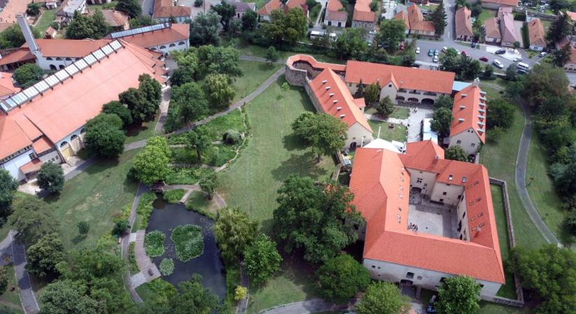 Hírmozaik – március 27.