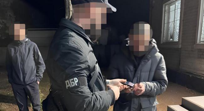 Kegyetlenül megvertek egy 60 éves férfit a toborzók, csontját törték és elektromos sokkolót, paprikasprayt alkalmaztak