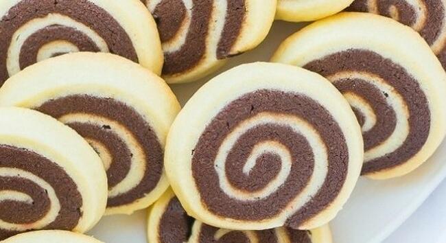 Mit süssünk húsvétkor? Itt van három tökéletes ünnepi süti, ami sokáig eláll és lehetetlen elrontani