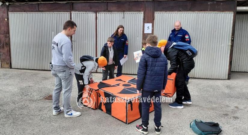 Katasztrófavédelmi verseny: kapuvári és csornai diákok mutatták meg tudásukat