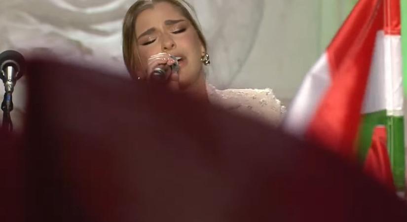 Dér Henivel énekelt a győri tömeg Orbán Viktor országjárásán