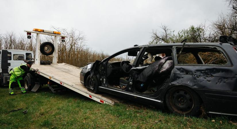 Újabb mérföldkő a határon: elszállították a kétszázadik migránsautót – galériával