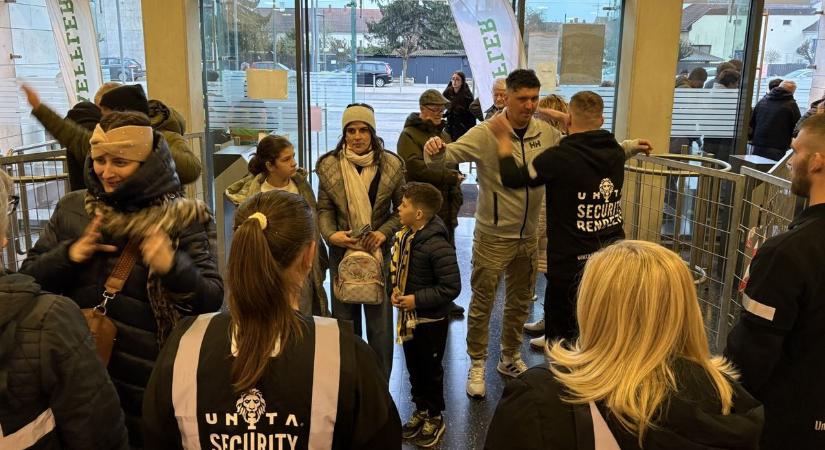 Falco-Körmend: gyülekeznek a szurkolók - fotók