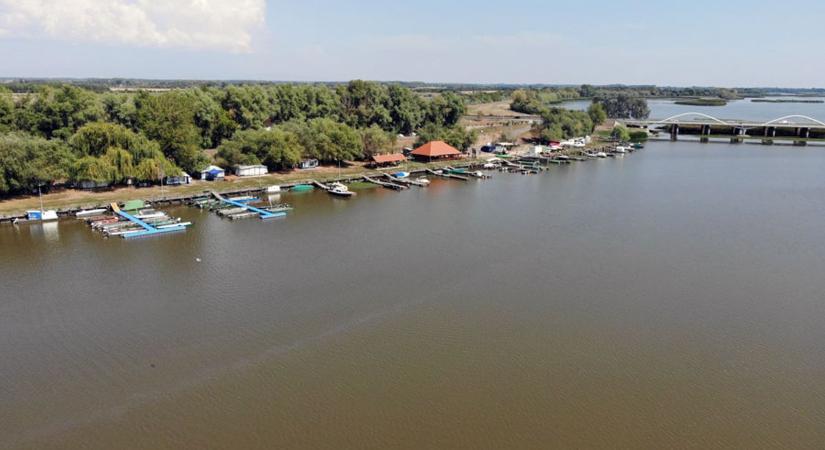 Ötezer kiló halat telepítettek a Tisza-tóba