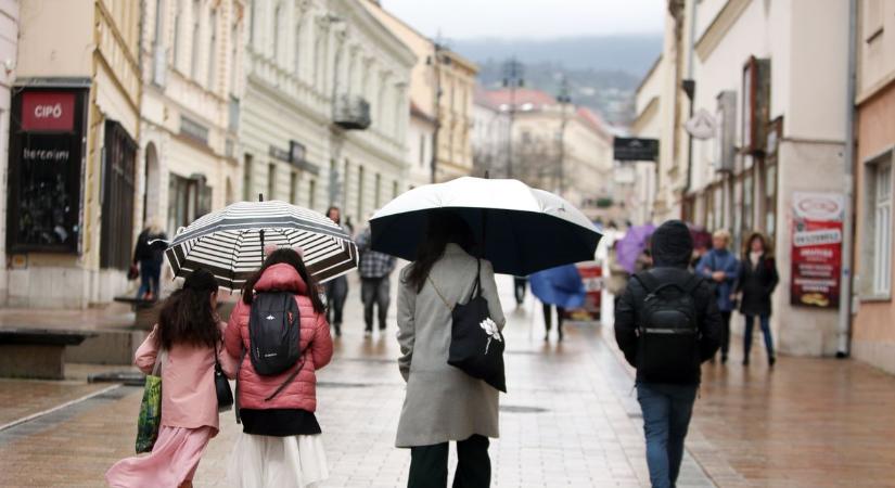 Pécsen odacsap az időjárás: viharos hajnal után, csalóka időre számíthatunk