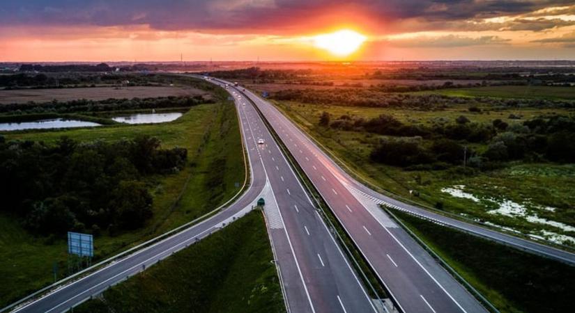 Itt a rég várt bejelentés a négysávos 4-esről! 25 kilométer új nyomvonalon repeszthetsz Nyíregyházáról Debrecenbe