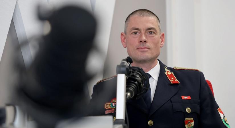 Ő mondja nap mint nap, hogy „a lángokat elfojtották”