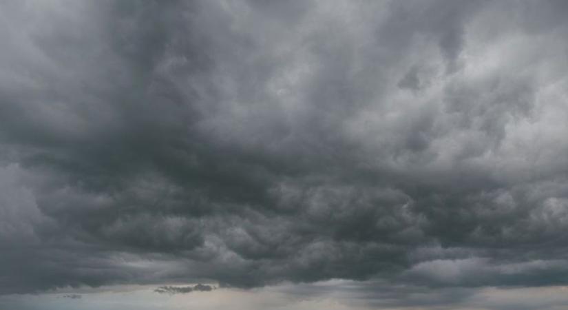 Széllel, felhővel, esővel támad a szombat