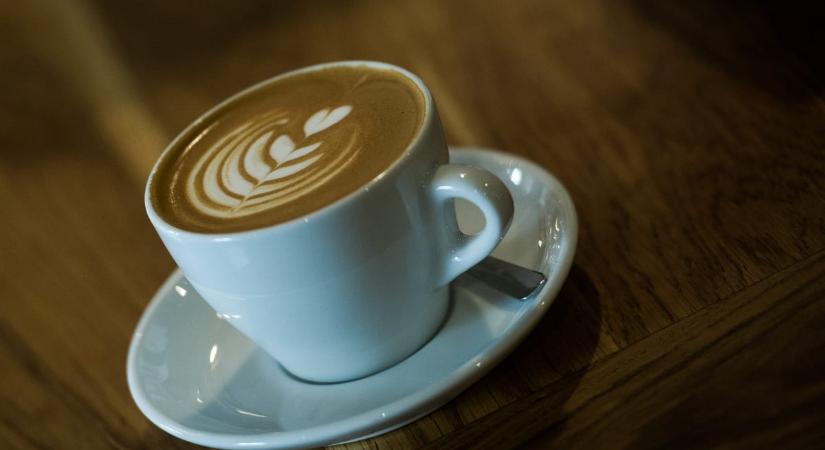 Mi történik az aggyal, ha alváshiány mellé koffeint kap?