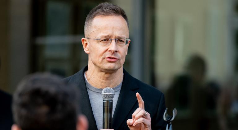 Szijjártó Péter: Kapitány István meg akarja szüntetni a rezsicsökkentést és a védett üzemanyagárat