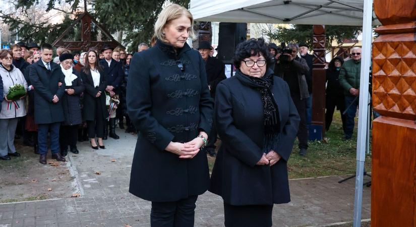 „Keresztje mindenkinek lehet, de kopjafája csak a legnagyobbaknak" (galéria)