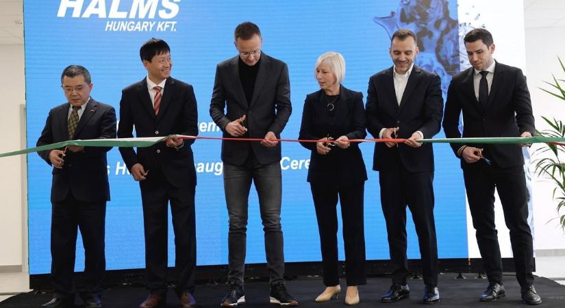 Új korszakot hoz Miskolcra a járműipari alkatrészeket gyártó cég – Átadták a Halms első épületét