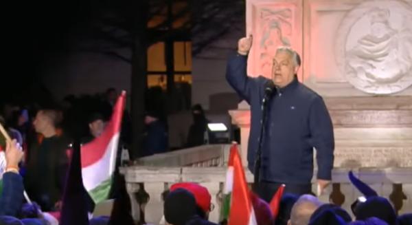 Orbán Győrben az ellentüntetőknek: „Erre fütyüljetek ott hátul, kedves tiszások”
