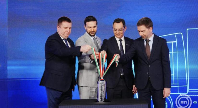 Logisztikai és kamion terminál alapkövét helyezték el Debrecenben