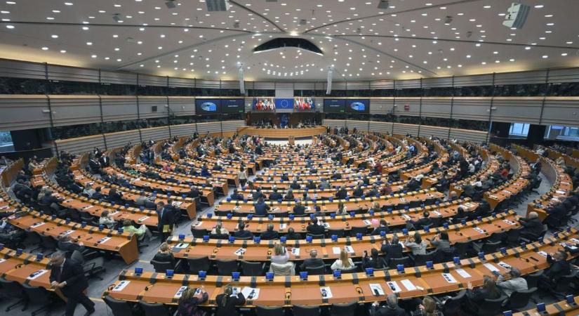 Nem engedi tovább az Európai Parlament a tech cégeknek a felhasználók ellenőrzését