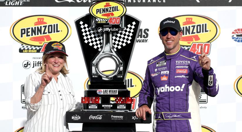 Ott álltak a tűzoltók, de nem volt víz – Megrázó vallomást tett Denny Hamlin édesanyja a decemberi tragédiáról