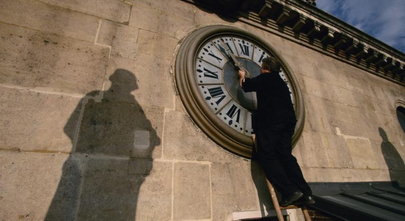 Figyelem: vasárnap óraátállítás