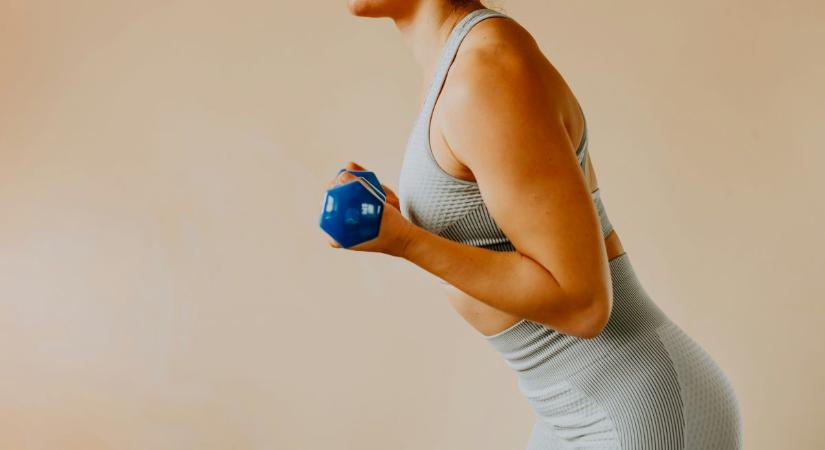 „Laposabb a hasam, mióta felülések helyett ezt az 5 gyakorlatot végzem egy héten háromszor”