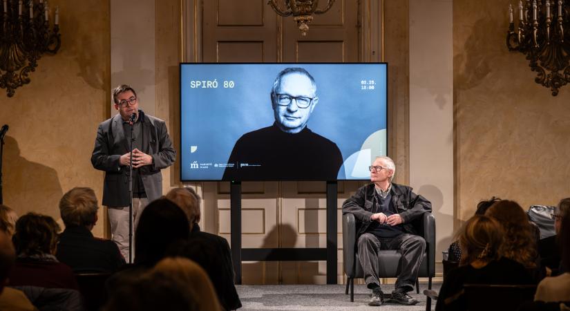 A Kossuth-díjas magyar író titkos éjszakai kalandjáról is beszámol