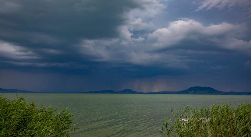 Megbillenhet a Balaton, öt vármegyére adták ki a riasztást szombatra, kitart a lehűlés - Időjárás-előrejelzés