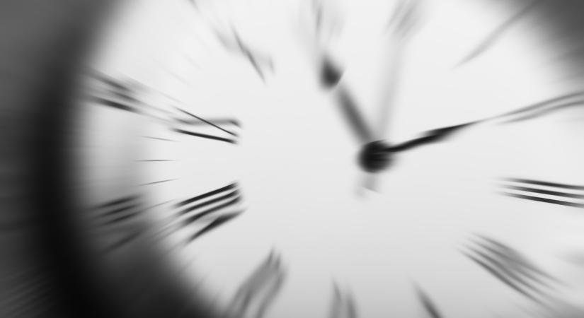 Ne érjen váratlanul: ma éjjel jön az év egyik legidegesítőbb rutinja