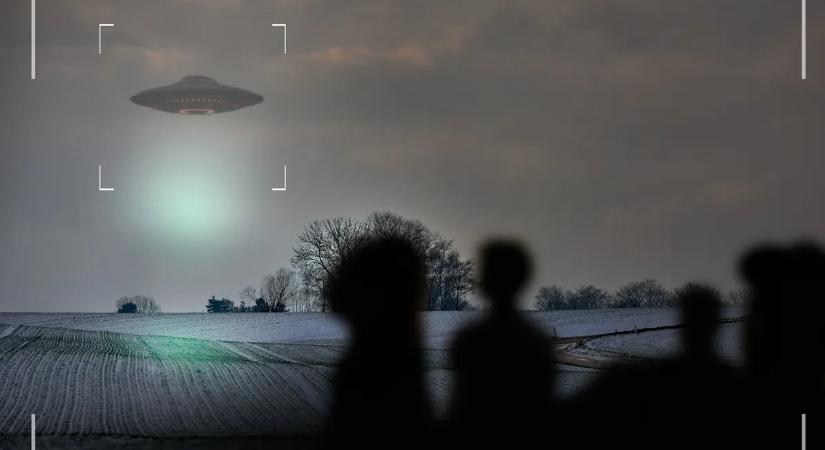 „Úgy tűnt, mintha figyelnének minket” – Rejtélyes UFO világította be az éjszakai égboltot