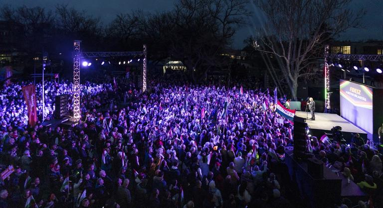 Ez most nagyot robban, de a politikai hitvallás dönti el, ki mit lát