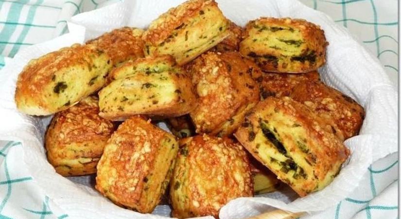 Ezért az ellenállhatatlan túrós-medvehagymás pogácsáért bizony a világ végéről is hazalátogat a család