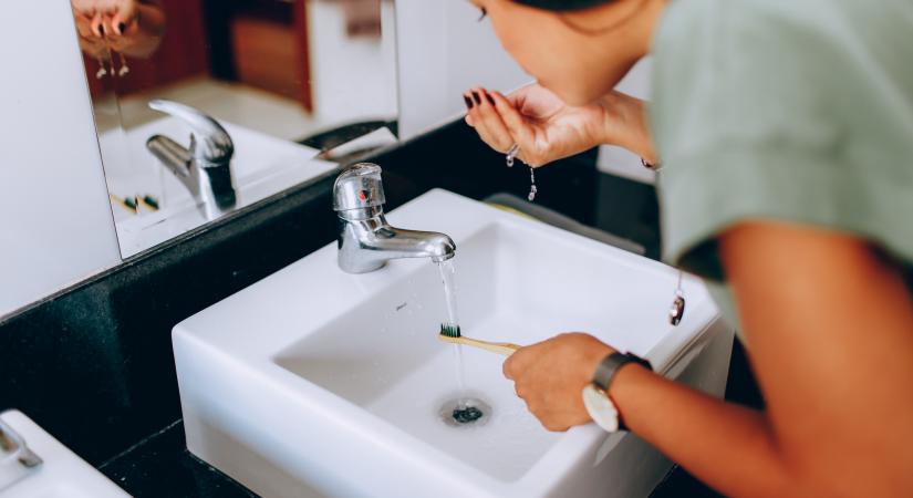 Ha te is öblítesz fogmosás után, van egy rossz hírünk