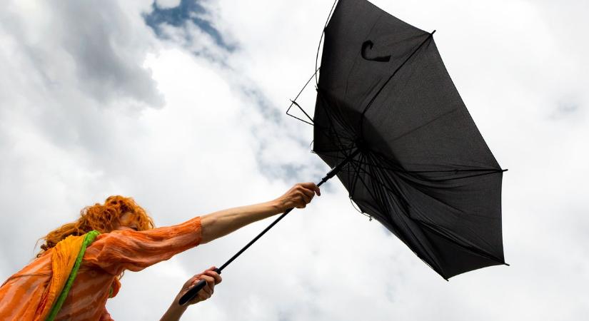 Az eső és záporok mellett az élénk szél is megmarad szombaton