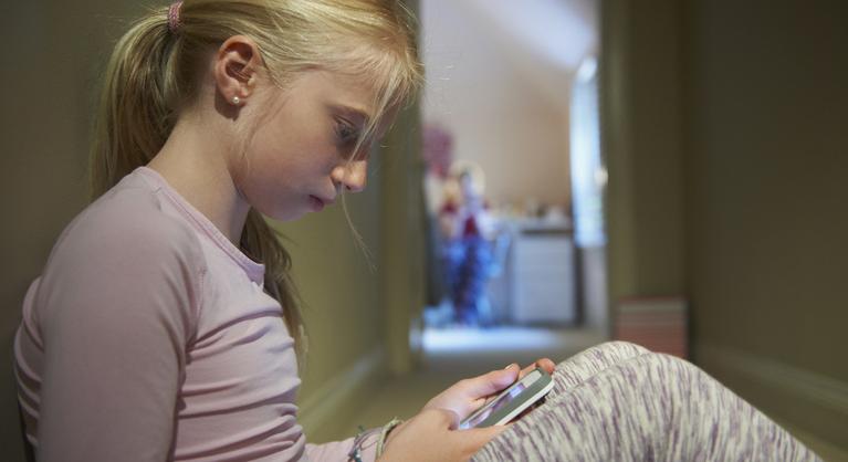 Újabb ország korlátozná a közösségi oldalakat a fiatalok számára