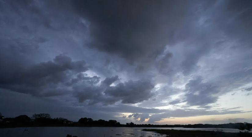 Veszélyes fordulat jön az időjárásban – sokakat megviselhet