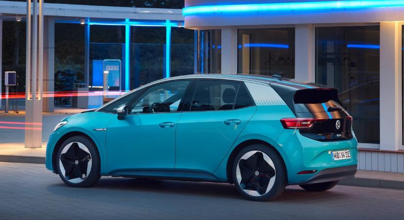 Hivatalos helyről érkezett az újabb csapás az elektromos autókra