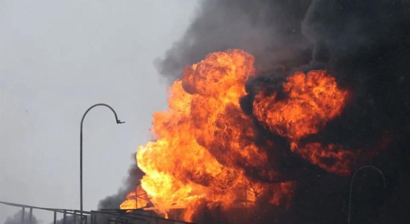 Ukrán drónok csaptak le egy kulcsfontosságú orosz olajfinomítóra