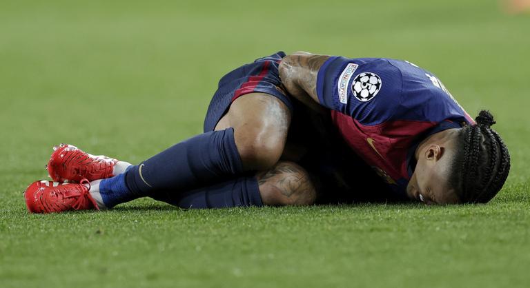 Főhet Hansi Flick feje, hetekre kidőlt a Barcelona kulcsembere