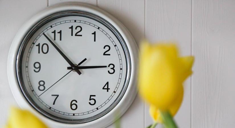 Itt az újabb óraátállítás