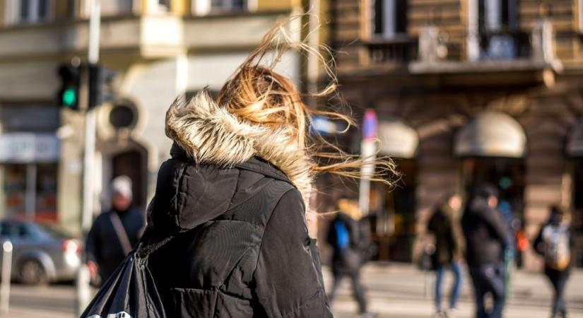 Hét vármegyére adtak ki riasztást viharos szél miatt