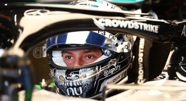 Antonelli boldog, Russell nem érti a helyzetet