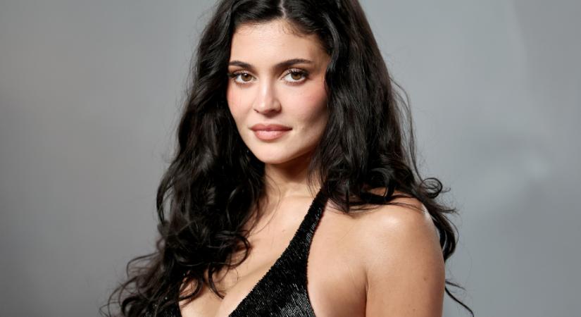 Kylie Jenner piacra dobta a kúriáját, íme minden részlet a 10 fürdőszobás és 8 hálószobás álomotthonról