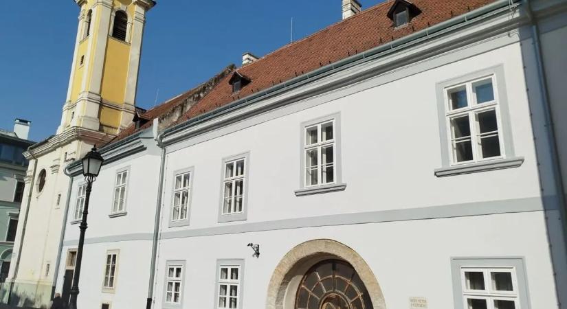 Hamarosan újra megnyílik a győri Magyar Ispita