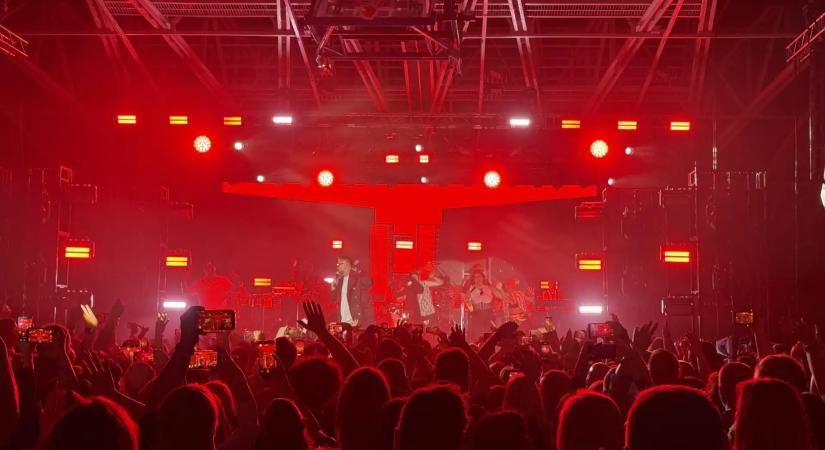 Majka Szegedet is letarolta: Izzott a levegő az Isten áldja Bindzsisztánt! koncerten