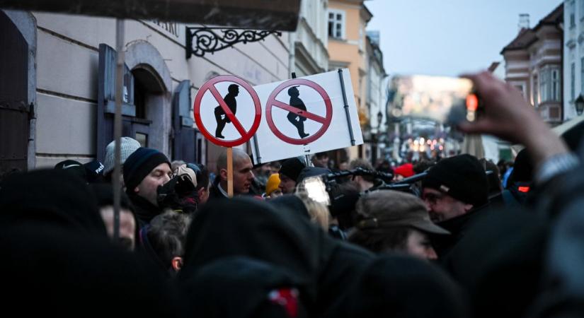 Volt reality szereplő, miniszteri biztos és Európa-bajnoki ezüstérmes birkózó gondoskodik róla, hogy minden rendben legyen Orbán Viktor országjárásán