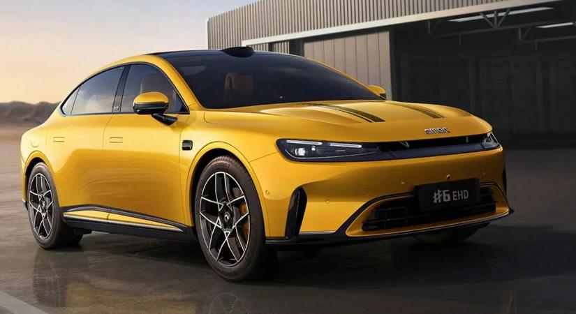 Ilyen még nem volt! Már limuzint is kínál a smart!