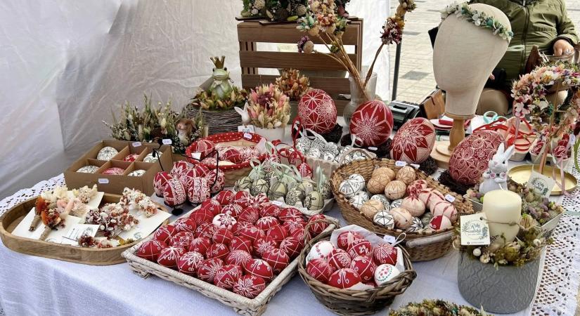 Húsvéti vásár Csíkszeredában a gazdasági nehézségek árnyékában